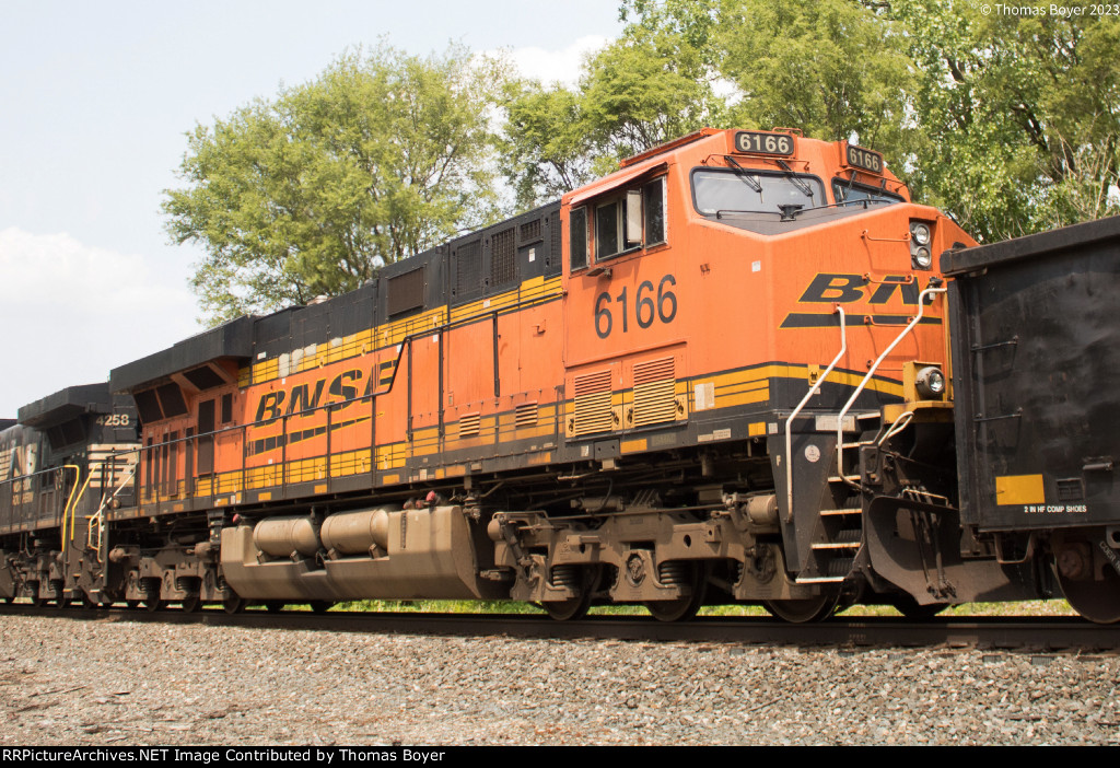 BNSF 6166